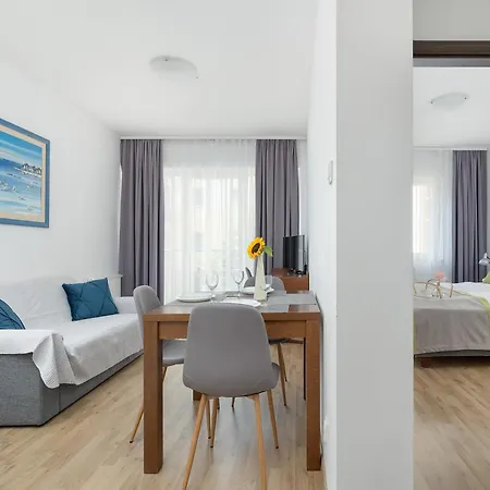 Atrium & Gym 150m To The By Renters Apartament *