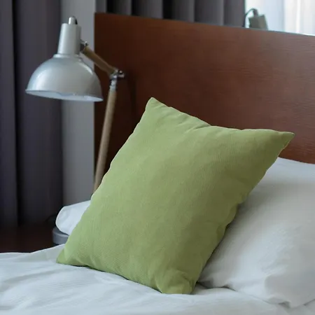 Atrium & Gym 150m To The By Renters Apartment