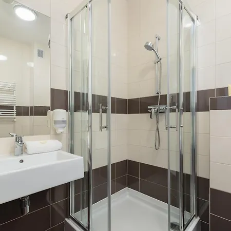 Atrium & Gym 150m To The By Renters Apartament *