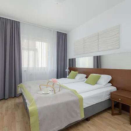 Apartment Atrium & Gym 150m To The By Renters *