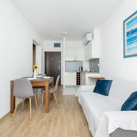 Atrium & Gym 150m To The By Renters Apartment Sarbinowo