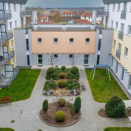 Atrium & Gym 150m To The By Renters *