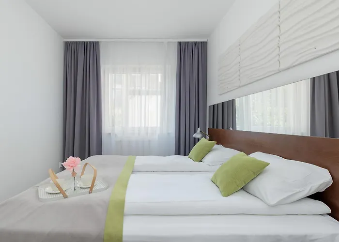 Atrium & Gym 150m To The By Renters Apartamento