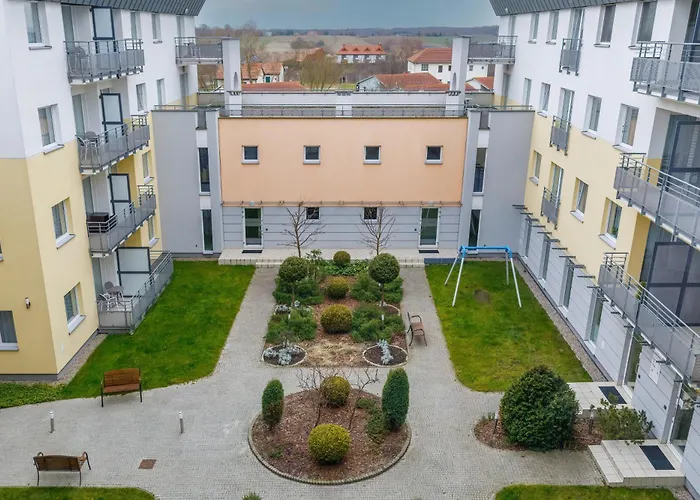 Atrium & Gym 150m To The By Renters *