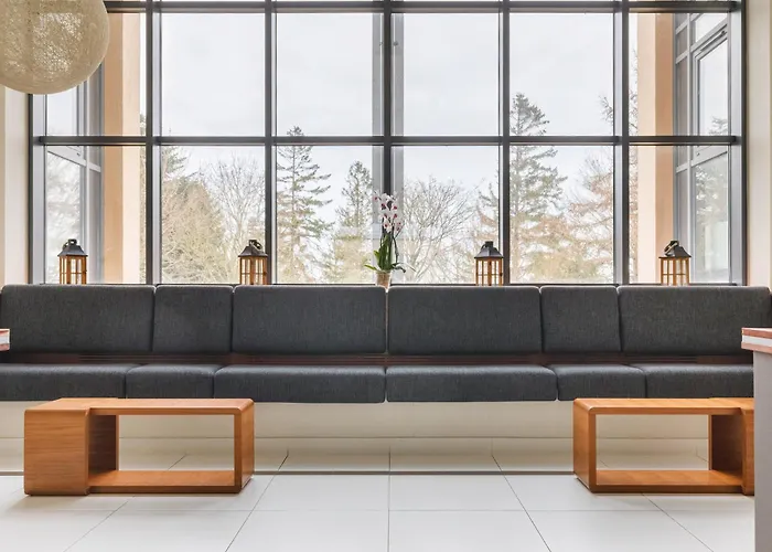 Atrium & Gym 150m To The By Renters